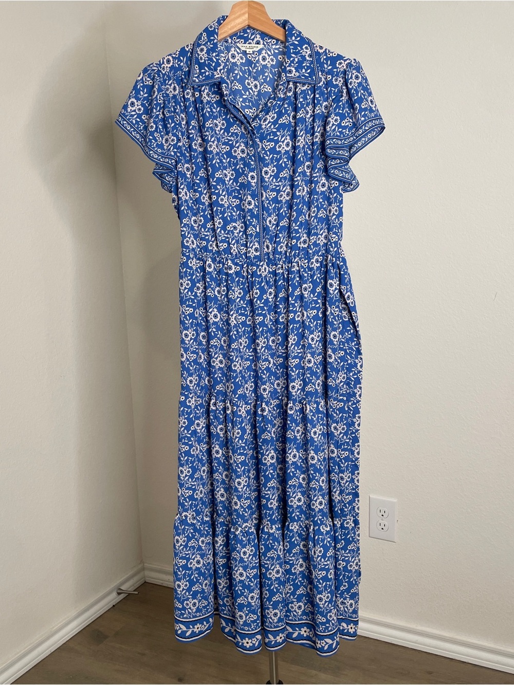 Max Studio London Blue and White Floral Button-Up Maxi Dress with Tie Waist - Picture 2 of 11